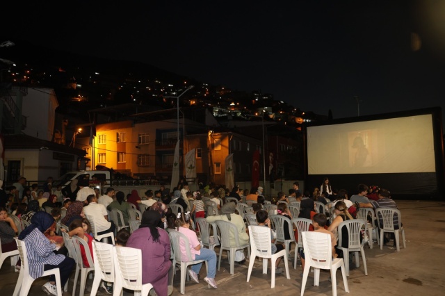 Mollafenari’de Sinema Perdesi Çocuklar İçin Açıldı