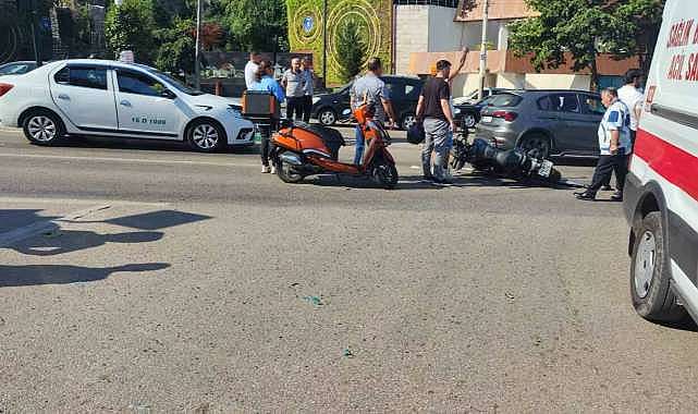 Motosiklet ambulansa çarptı: 1 yaralı