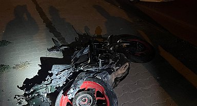 Motosikletiyle kaza yapıp, arkadan gelen otomobil çarpan Talha, hayatını kaybetti