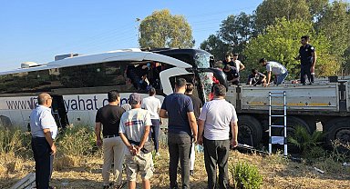 Muğla'da tur otobüsü, TIR'a çarptı: 2 ölü, 8 yaralı
