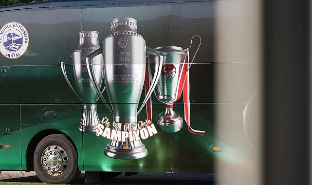 Muğlaspor'un yeni takım otobüsü kupalarla donatıldı