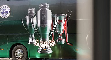 Muğlaspor'un yeni takım otobüsü kupalarla donatıldı