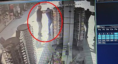 Nefes borusuna sakız kaçan kuryeyi Heimlich manevrasıyla kurtardı: o anlar kamerada