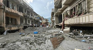 Nepal'deki selde hayatını kaybedenlerin sayısı 794'e yükseldi