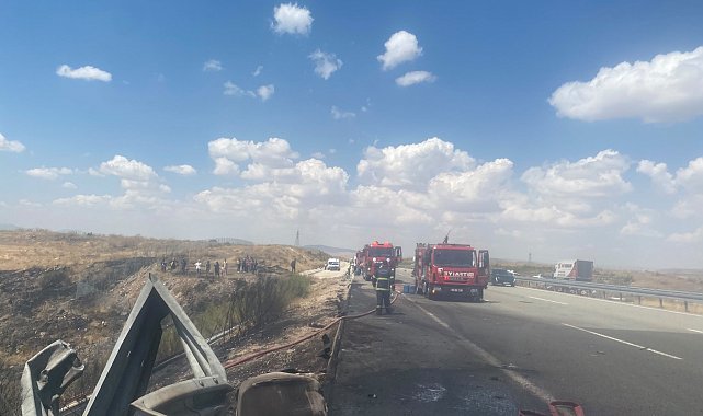 Niğde-Ankara Otoyolu'nda madeni yağ yüklü TIR devrildi; 1 ölü