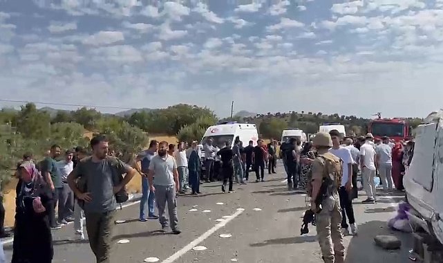 Nişan törenine gidenleri taşıyan minibüs devrildi; 7 ölü, 9 yaralı- Yeniden