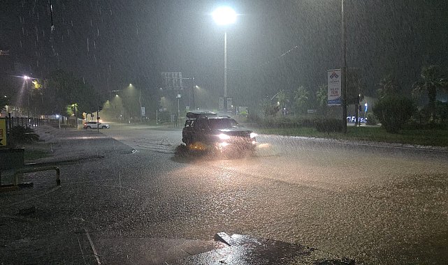 Ordu'da sağanak yağış; ulaşımı aksattı