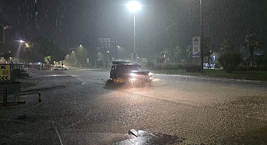 Ordu'da sağanak yağış; ulaşımı aksattı