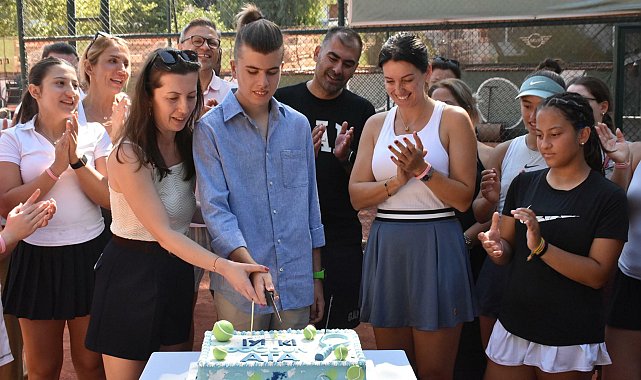 Otizmli milli tenisçi Ata'nın doğum günü tenis turnuvasıyla kutlandı