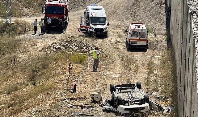 Otomobil, 15 metreden uçtu; sürücü öldü, eşi ve 2 çocuğu yaralandı