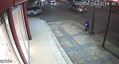 Otomobil ile bisikletin çarpıştığı kaza kamerada; 1 yaralı