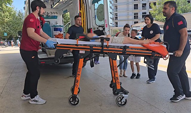 Otomobil ile motosiklet çarpıştı; sürücü ile 2 çocuğu yaralandı
