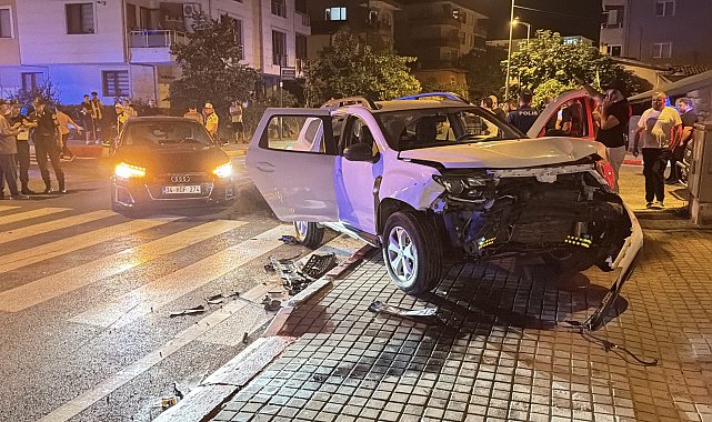 Otomobil polis aracıyla çarpıştı: 2 polis yaralı