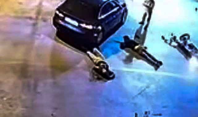 Otomobiliyle motosiklete çarptı, kaputtaki çocuğu indirip yaralıları ezerek kaçtı; o anlar kamerada