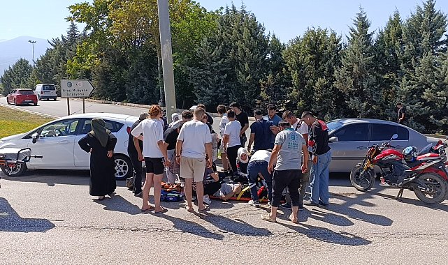 Otomobille çarpışan motosiklet sürücüsü ağır yaralandı