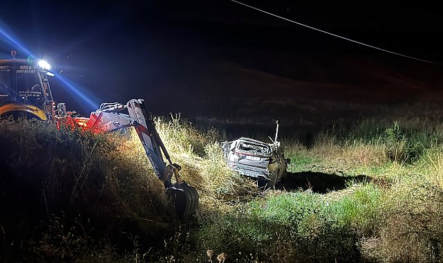 Otomobille TIR, kafa kafaya çarpıştı: 2 ölü, 1 yaralı
