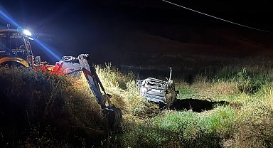Otomobille TIR, kafa kafaya çarpıştı: 2 ölü, 1 yaralı
