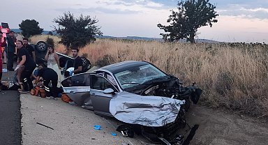 Otomobillerin çarpıştığı kazada, ölü sayısı 2'ye yükseldi
