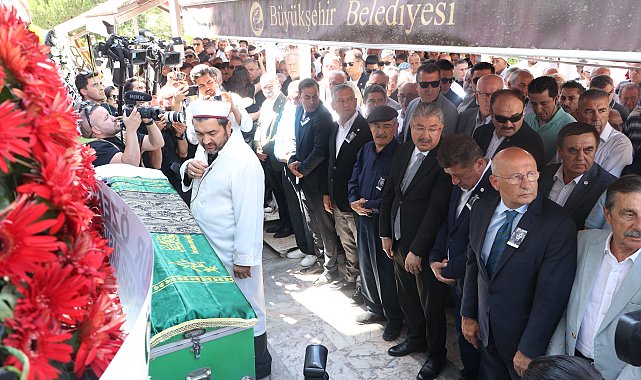 Özgür Özel, Yılmaz Büyükerşen'in kız kardeşinin cenazesine katıldı