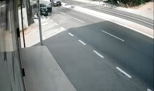 Pendik'te yayayı fark edip manevra yaptı; vurduğu çöp konteyneri dede ve torununa çarptı