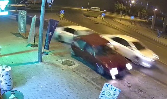 Polisten kaçarken aracıyla 4 otomobile çarpan alkollü sürücüye 450 bin lira ceza