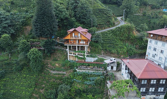 Rize'de yol üstüne villa