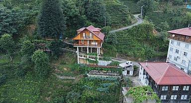 Rize'de yol üstüne villa