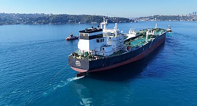 Rusya'da İHA saldırısına uğrayan gemi İstanbul Boğazı'ndan geçiyor -1