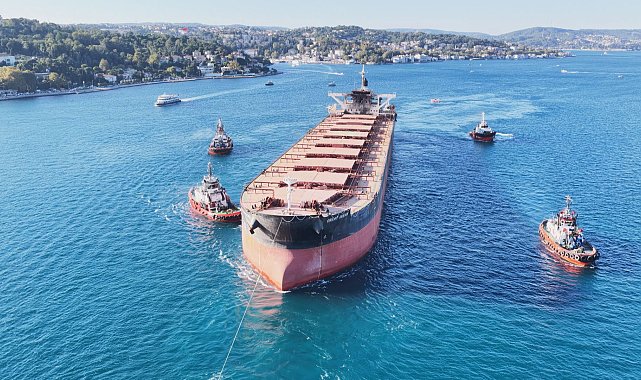 Rusya'da İHA saldırısına uğrayan gemi İstanbul Boğazı'ndan geçti