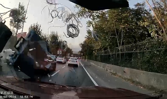Sarıyer'de 4 otomobilin karıştığı kaza kamerada; araç havalanıp karşı yöne savruldu