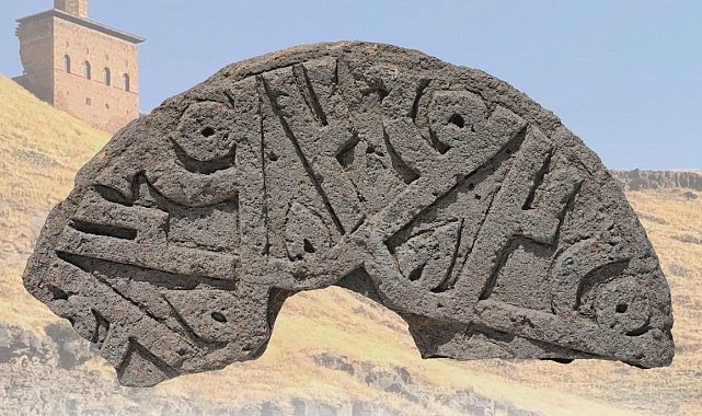 Selçuklu Mezarlığı'nda 'Hz. Muhammed'in ismi yer alan bezemeli taş bulundu