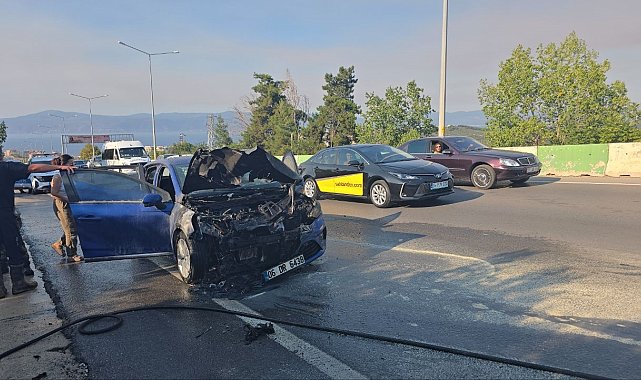 Seyir halindeki otomobil alev alev yandı