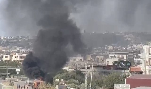 Seyir halindeki ticari araçta çıkan yangını itfaiye söndürdü