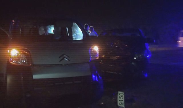 Silivri'de hafif ticari araç ile otomobil çarpıştı: 2'si çocuk 6 yaralı