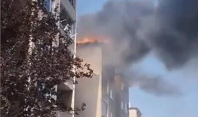 Silivri'de sitede 5 katlı binanın çatısında yangın