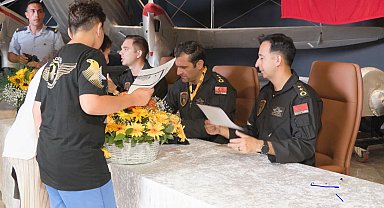 SOLOTÜRK ekibi İstanbul Havacılık Müzesi'nde imza etkinliği düzenledi