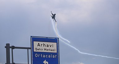 SOLOTÜRK'ten Arvin'de nefes kesen gösteri uçuşu