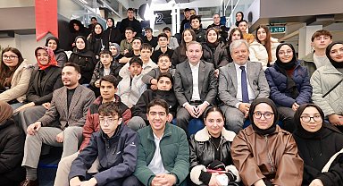 Sultanbeyli'de üniversiteyi kazanan öğrencilere başarı ödülü