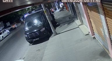 Sultangazi'de anahtarı üzerinde unutulan kiralık otomobil çalındı; uzaktan durdurulunca şüpheli kaçtı