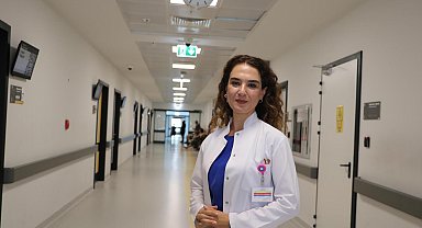 Sürekli öne eğilmek boynu zorluyor: 5 kiloluk baş, 25 kiloluk yüke dönüşüyor