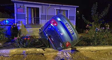 Takla atıp bahçeye giren otomobilin sürücüsü yaralandı