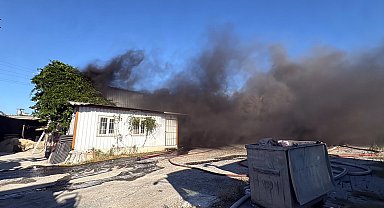 Tekirdağ'da çıkan yangında iki iş yeri kullanılamaz hale geldi