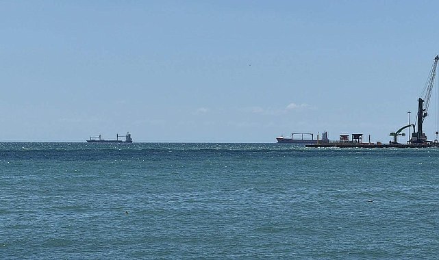 Tekirdağ'da fırtına; eğitim uçuşları iptal, 3 ilçede denize girmek yasak