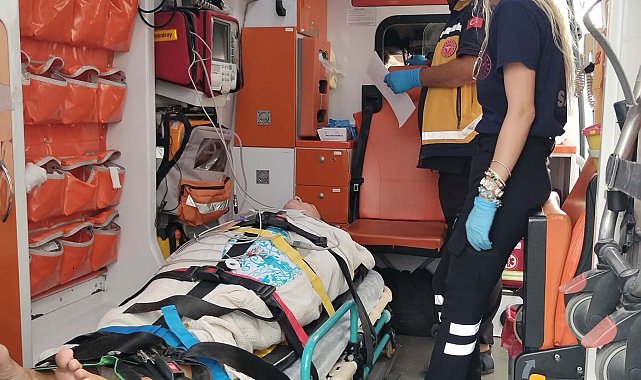 Teknede yaralanan Amerikalı turist, deniz ambulansı ile hastaneye kaldırıldı