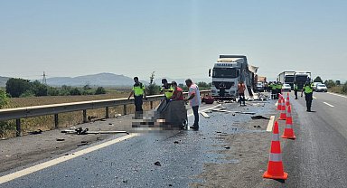 TIR'ının arızasını gidermeye çalışırken kamyonun çarptığı şoför öldü