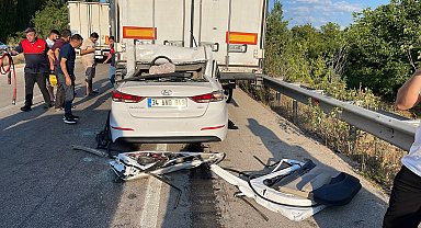 Tokat'ta TIR'a arkadan çarpan otomobil sürücüsü öldü