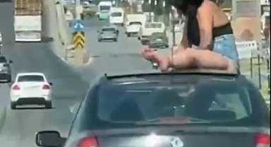 Trafiği tehlikeye düşürün otomobil sürücüsü ile yolcu gözaltına alındı