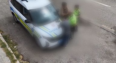 Trafik denetiminden kaçıp, yolcuyla yer değiştiren ehliyetsiz sürücüye 200 bin lira ceza