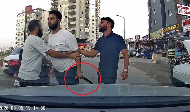 Trafikte tartıştığı sürücüyü darbedip, testereyle saldırmaya çalışan şüpheli tutuklandı