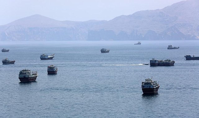 UKMTO: Umman açıklarında Hürmüz Boğazı'ndan geçen bir tanker vuruldu